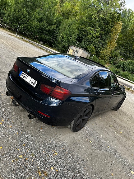BMW 328i 2 of 5