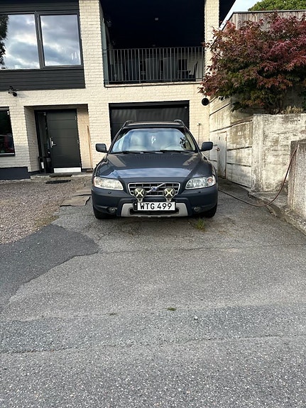 Volvo XC70 2 of 10