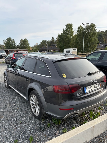Audi A4 allroad 2 of 12