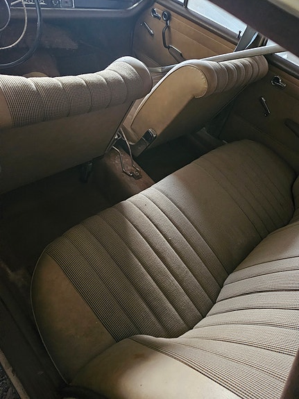 Mercedes-Benz 200 D 7 of 8