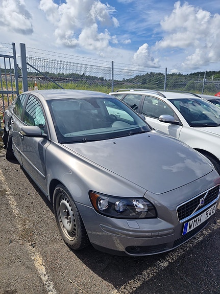 Volvo S40 2 of 6