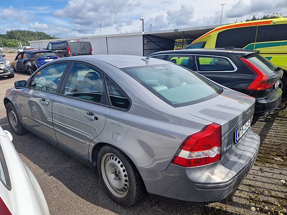 Volvo S40 4 of 6