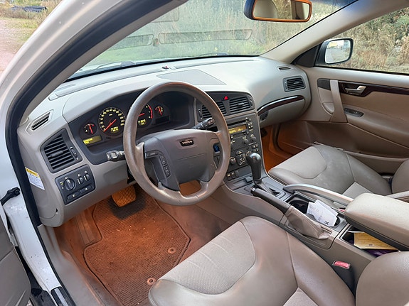 Volvo XC70 10 of 11