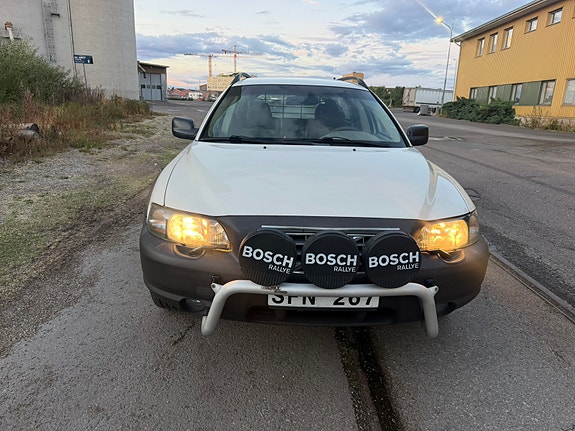 Volvo XC70 2 of 11