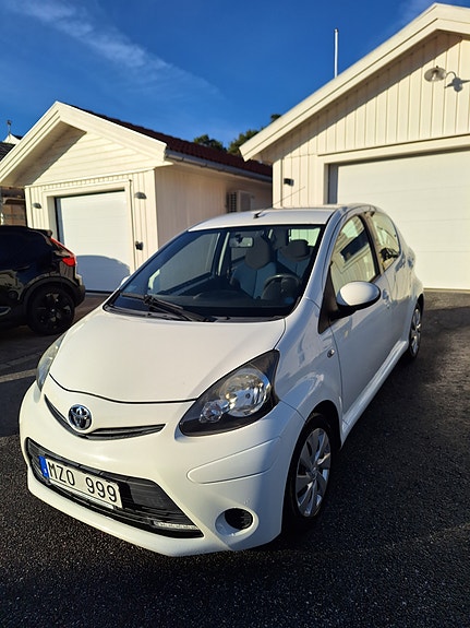 Toyota Aygo 2 of 7