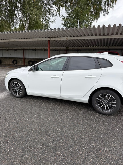 Volvo V40 6 of 10