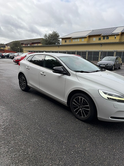 Volvo V40 3 of 10