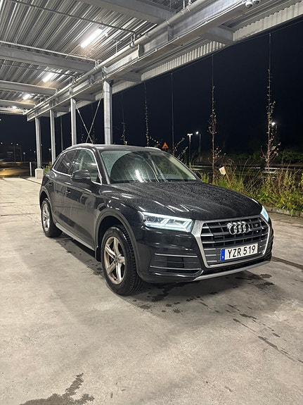 Audi Q5 2 of 13