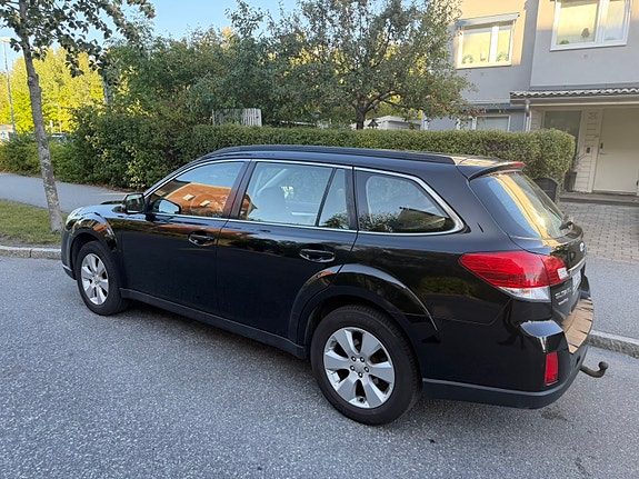Subaru Outback 2 of 7