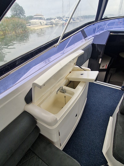 Sunseeker Thunderhawk 42 5 of 12