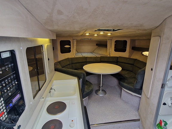 Sunseeker Thunderhawk 42 4 of 12
