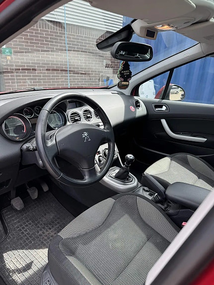 Peugeot 308 4 of 8