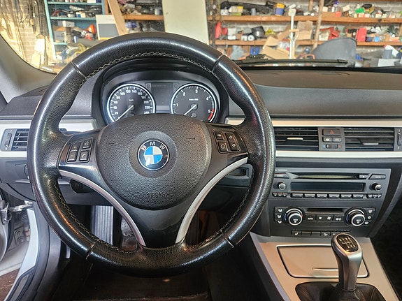 BMW 320d 4 of 7