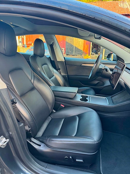 Tesla Model 3 2 of 6