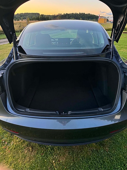 Tesla Model 3 4 of 6