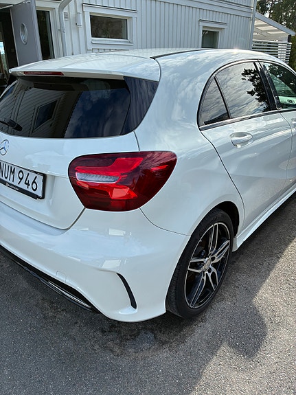 Mercedes-Benz A180 2 of 4