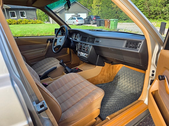 Mercedes-Benz 190 E 7 of 10