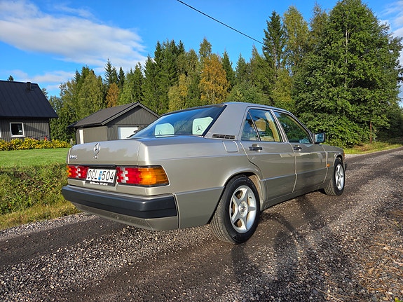 Mercedes-Benz 190 E 5 of 10