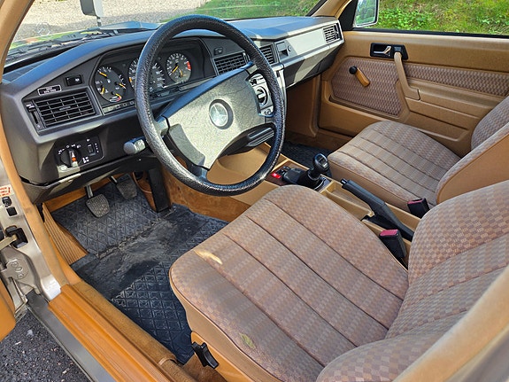 Mercedes-Benz 190 E 9 of 10