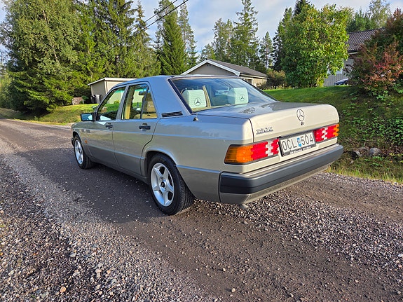 Mercedes-Benz 190 E 4 of 10