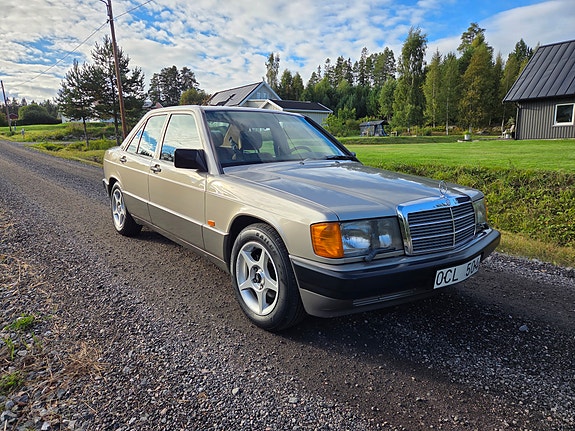 Mercedes-Benz 190 E 3 of 10