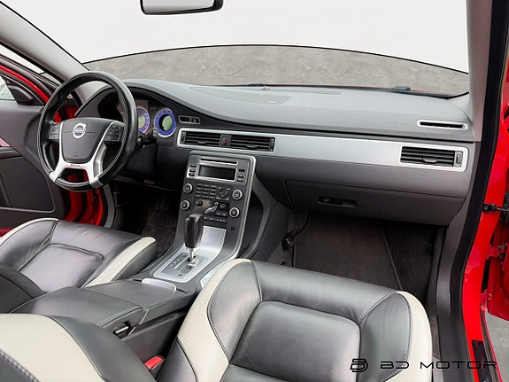Volvo V70 11 of 18