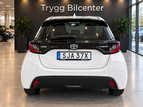 Toyota Yaris 4 of 23