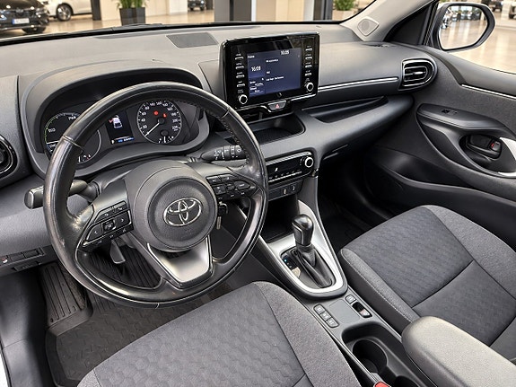 Toyota Yaris 12 of 23