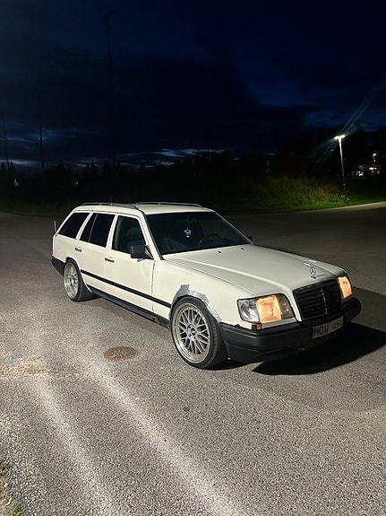 Mercedes-Benz 250 D 2 of 6