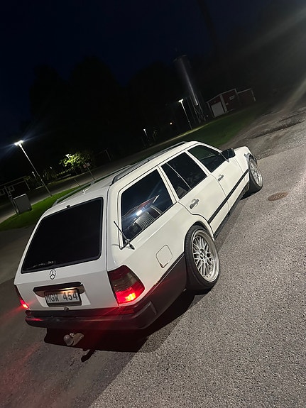 Mercedes-Benz 250 D 3 of 6