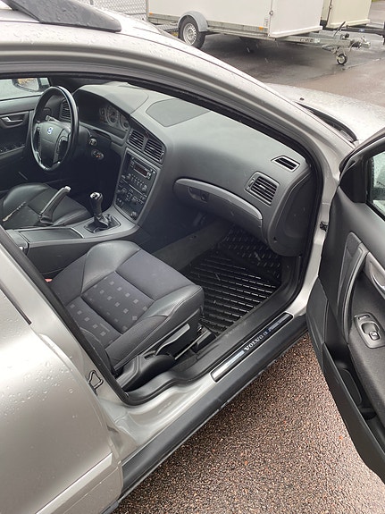 Volvo V70 4 of 7