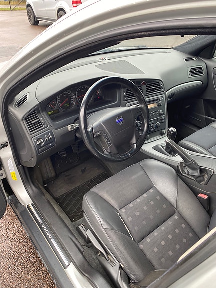 Volvo V70 6 of 7