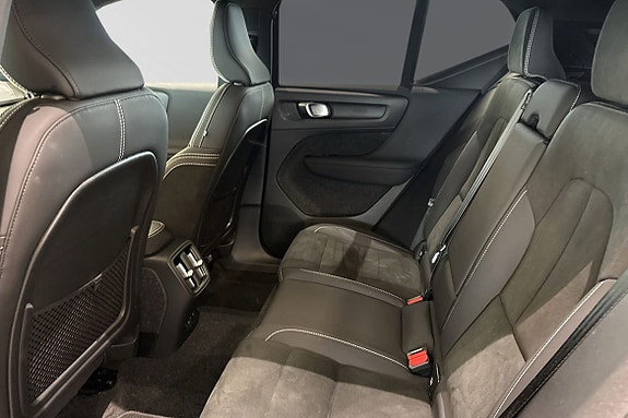 Volvo EX40 8 of 30