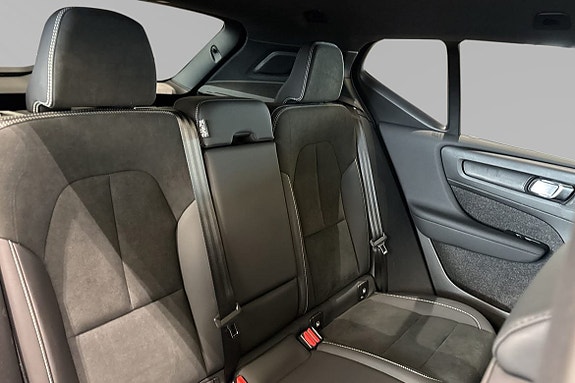 Volvo EX40 11 of 30
