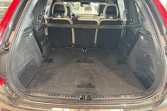 Volvo XC90 13 of 30