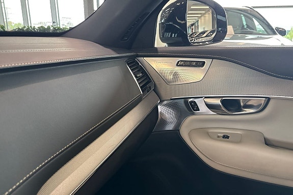 Volvo XC90 27 of 30