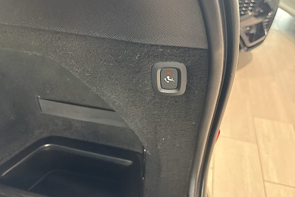 Volvo XC90 14 of 30