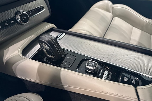 Volvo XC90 28 of 30