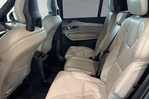 Volvo XC90 8 of 30
