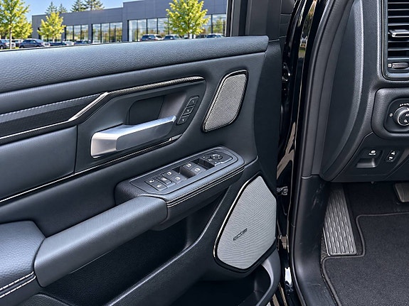 Dodge RAM 1500 21 of 24
