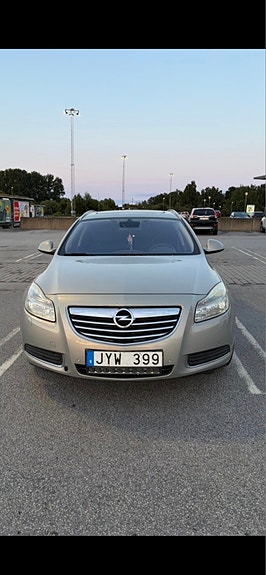 Opel Insignia 2 of 8