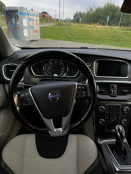 Volvo V40 Cross Country 4 of 5