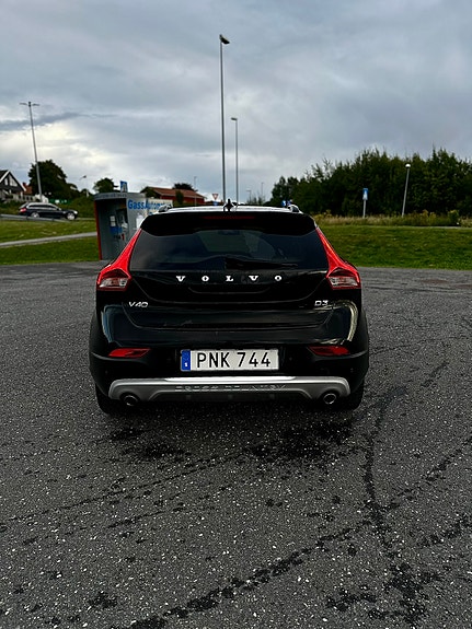 Volvo V40 Cross Country 2 of 5