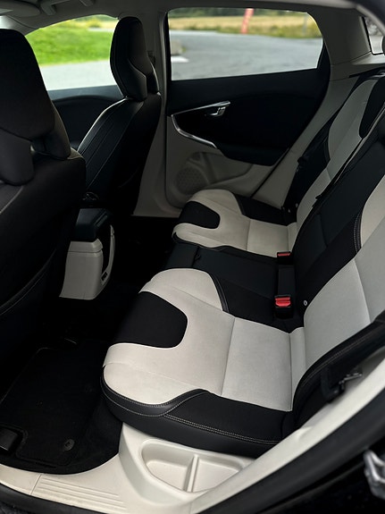 Volvo V40 Cross Country 5 of 5