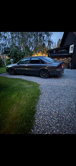 Volvo S80 2 of 5