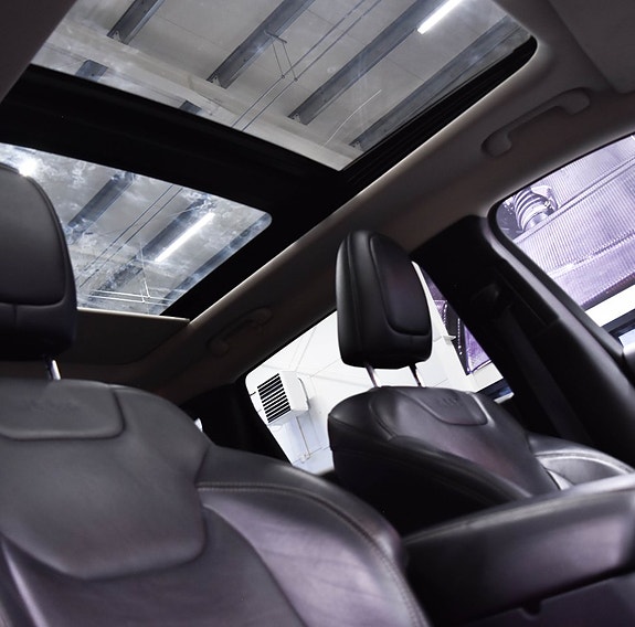Jeep Cherokee 13 of 16