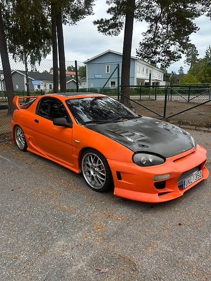 Mazda MX-3 2 of 4