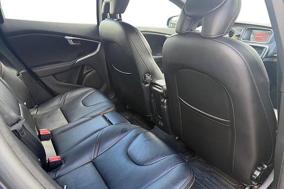 Volvo V40 Cross Country 9 of 21