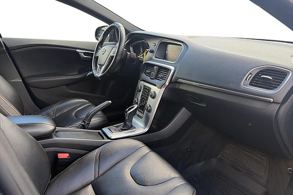 Volvo V40 Cross Country 7 of 21