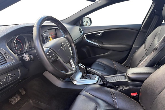 Volvo V40 Cross Country 14 of 21